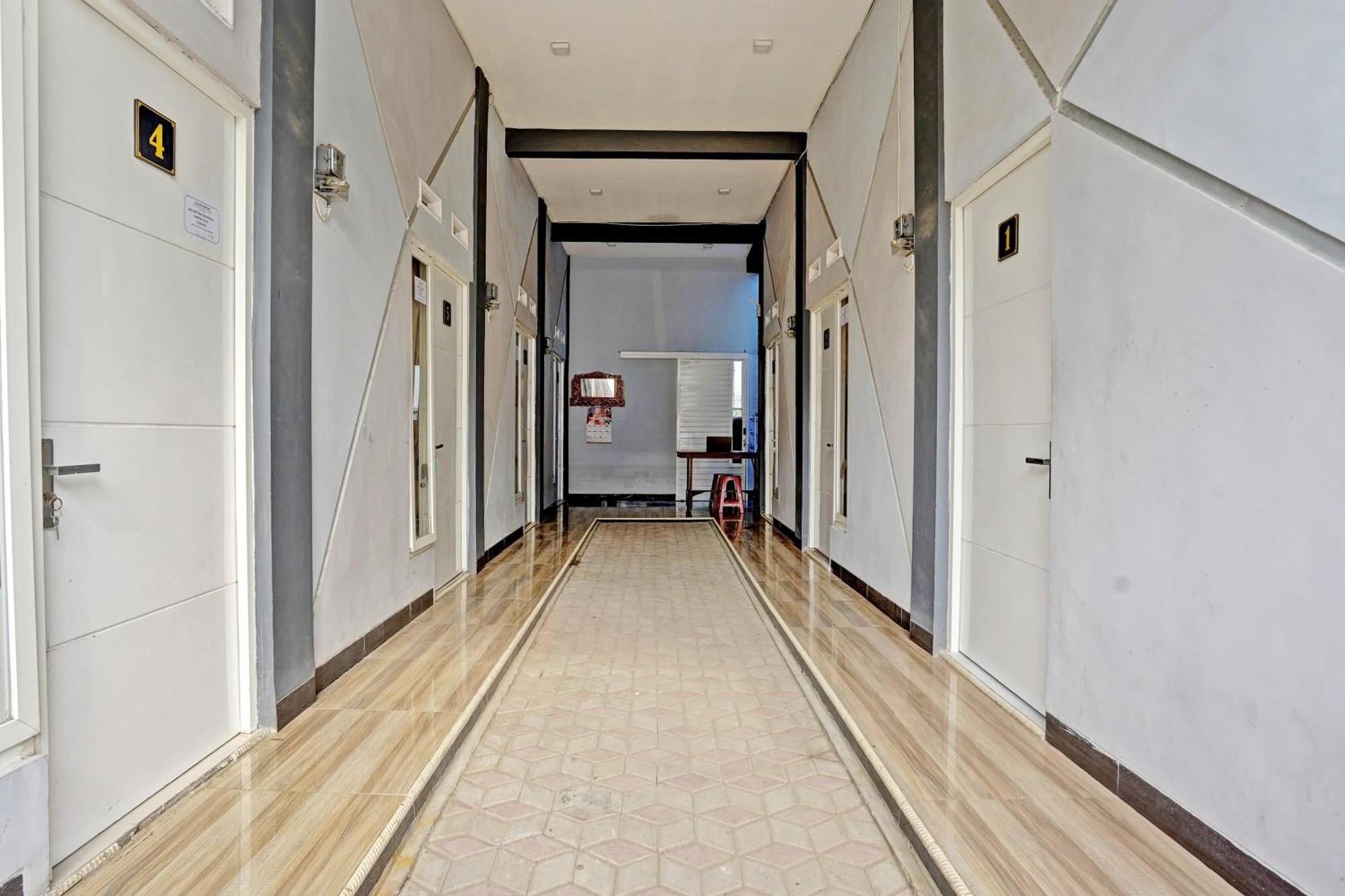 Oyo Life 91866 Paradise Ok Kost Syariah Mojokerto 外观 照片